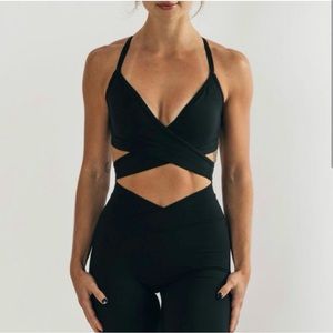 Alphalete wrap around bra